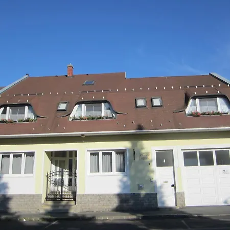 Kántor Vendégház 3*